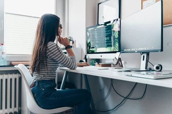 Foto de una colaboradora del periódico digital